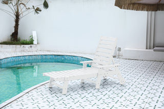 Lounge Chair Outdoor with Wood Texture, Oversized Chaise Lounge Chair with 5 Positions, HDPE, Patio Lounge Chair with Wheels & Cup Holder for Pool, Deck, Poolside, White